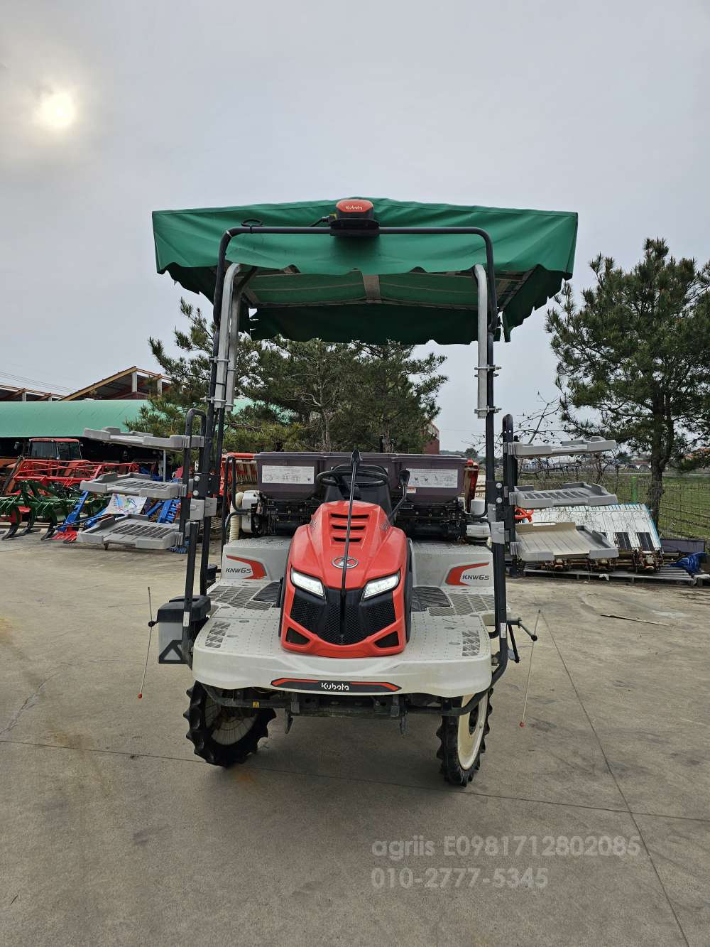 Kubota Rice transplanter KNW6GS (6Rows) 앞좌측면