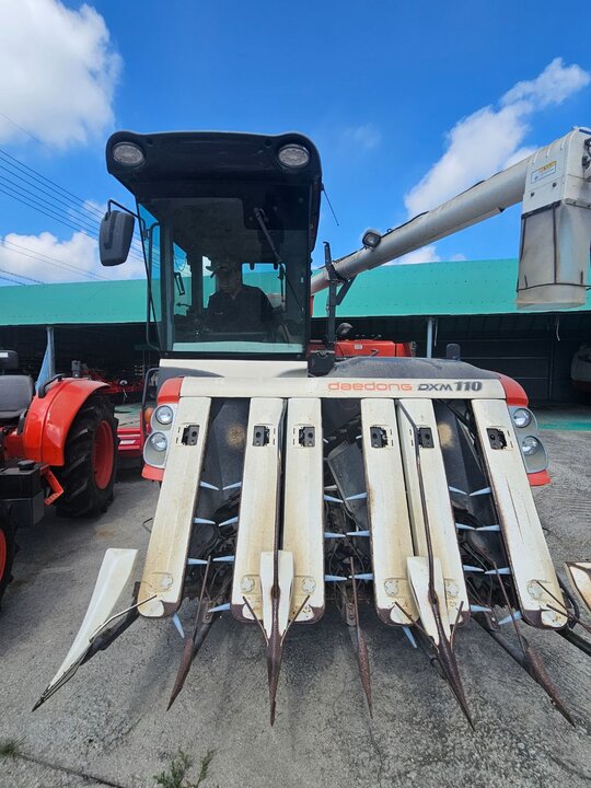 Daedong Combine Harvester DXM110 (6Rows) 앞좌측면