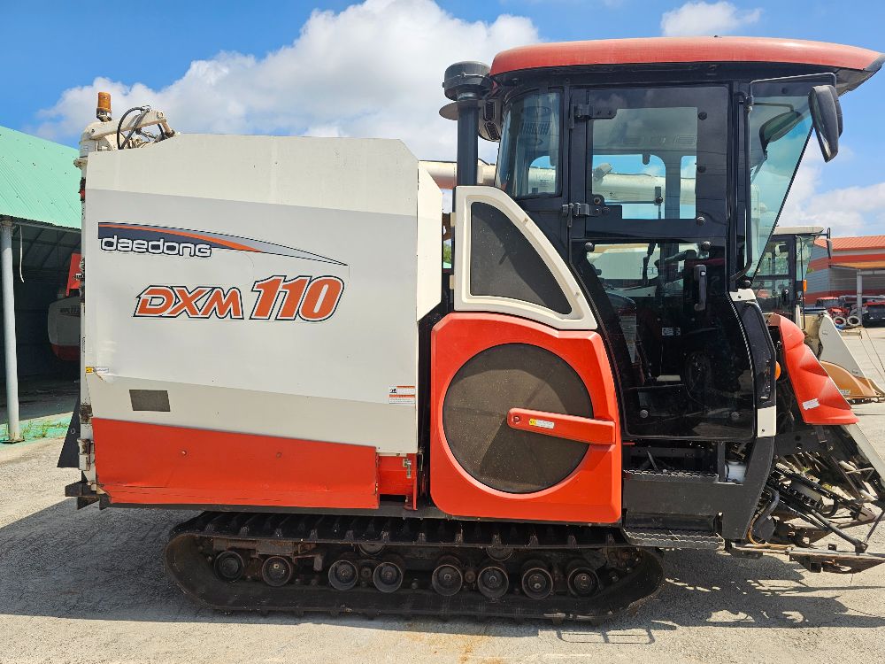 Daedong Combine Harvester DXM110 (6Rows) 뒤우측면