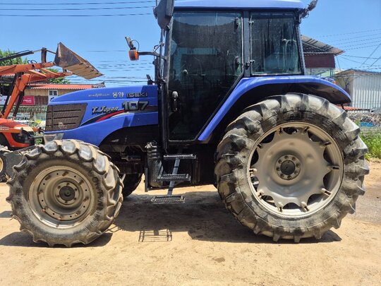 TYM 트랙터 TJW107 (107마력) 앞좌측면