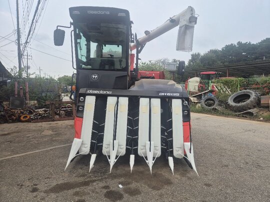 대동 콤바인 DH6135 (6조식) 앞좌측면