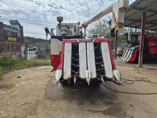 얀마 콤바인 AW465 (4조식) 앞좌측면