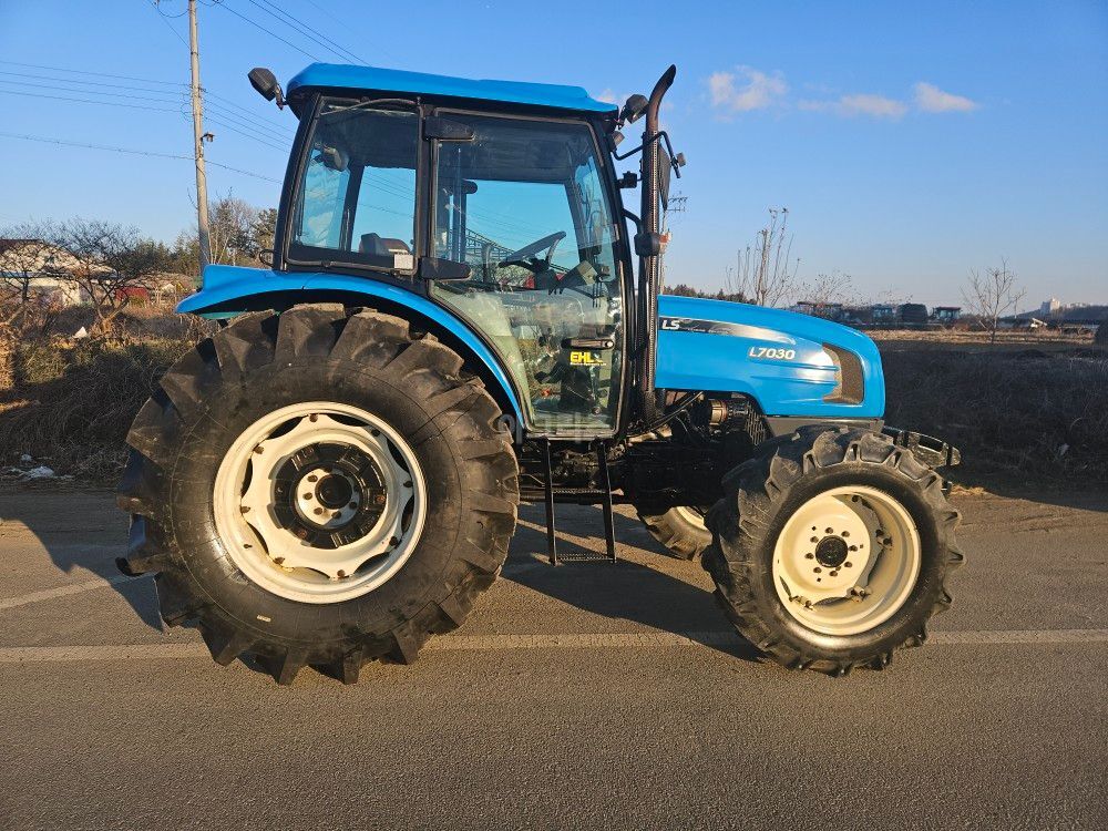 LS Tractor L7030 (85hp) 뒤우측면