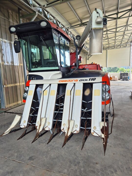 Daedong Combine Harvester DXM110 (6Rows) 앞좌측면
