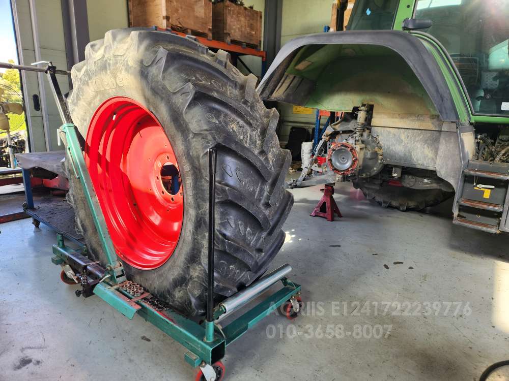  Tractor 대형타이어탈착기  뒤우측면