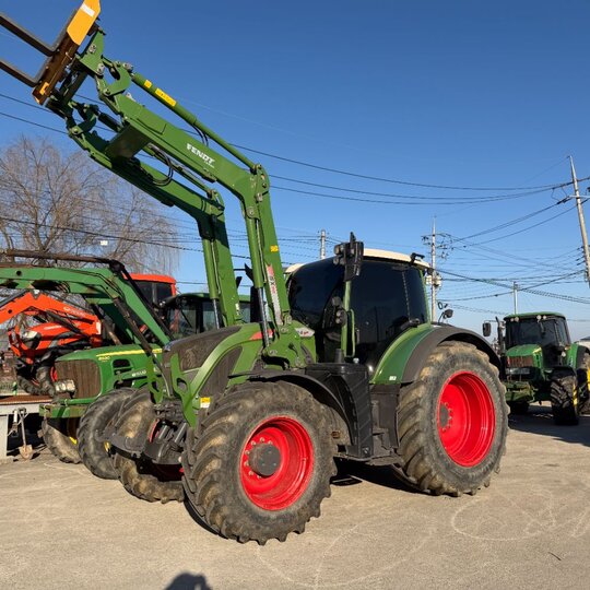 FENDT 트랙터 7240 (240마력) 앞좌측면