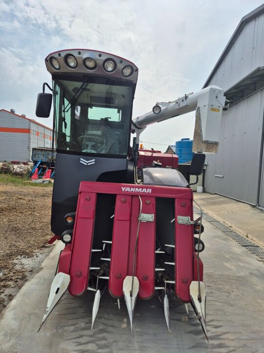얀마 콤바인 YH470 (4조식) 앞좌측면