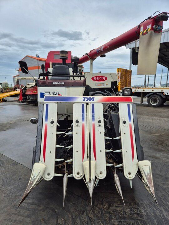 TYM Combine Harvester C704G (4Rows) 앞좌측면