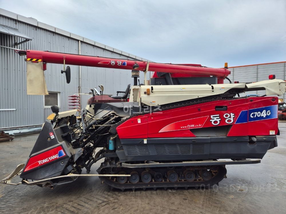 TYM Combine Harvester C704G (4Rows) 뒤우측면