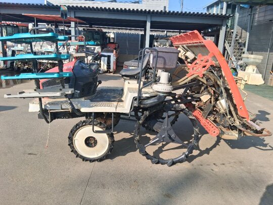 구보다 이앙기 KNW6SF (6조식) 앞좌측면