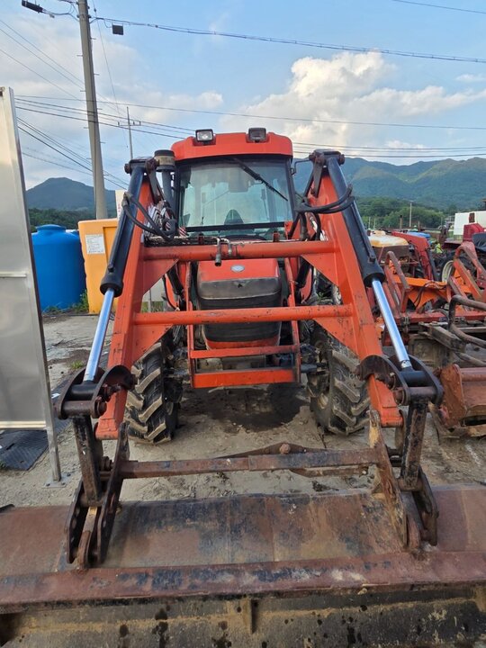 대동 트랙터 D581 (58마력) 앞좌측면