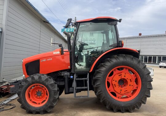 Kubota Tractor M6-108 (116hp) 앞좌측면