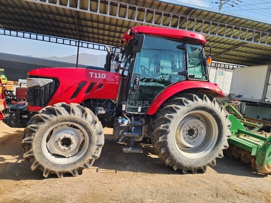 TYM Tractor T110 (111.5hp) 앞좌측면
