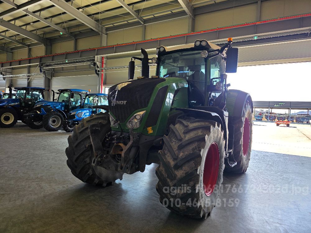 FENDT 트랙터 828 (280마력) 뒤우측면