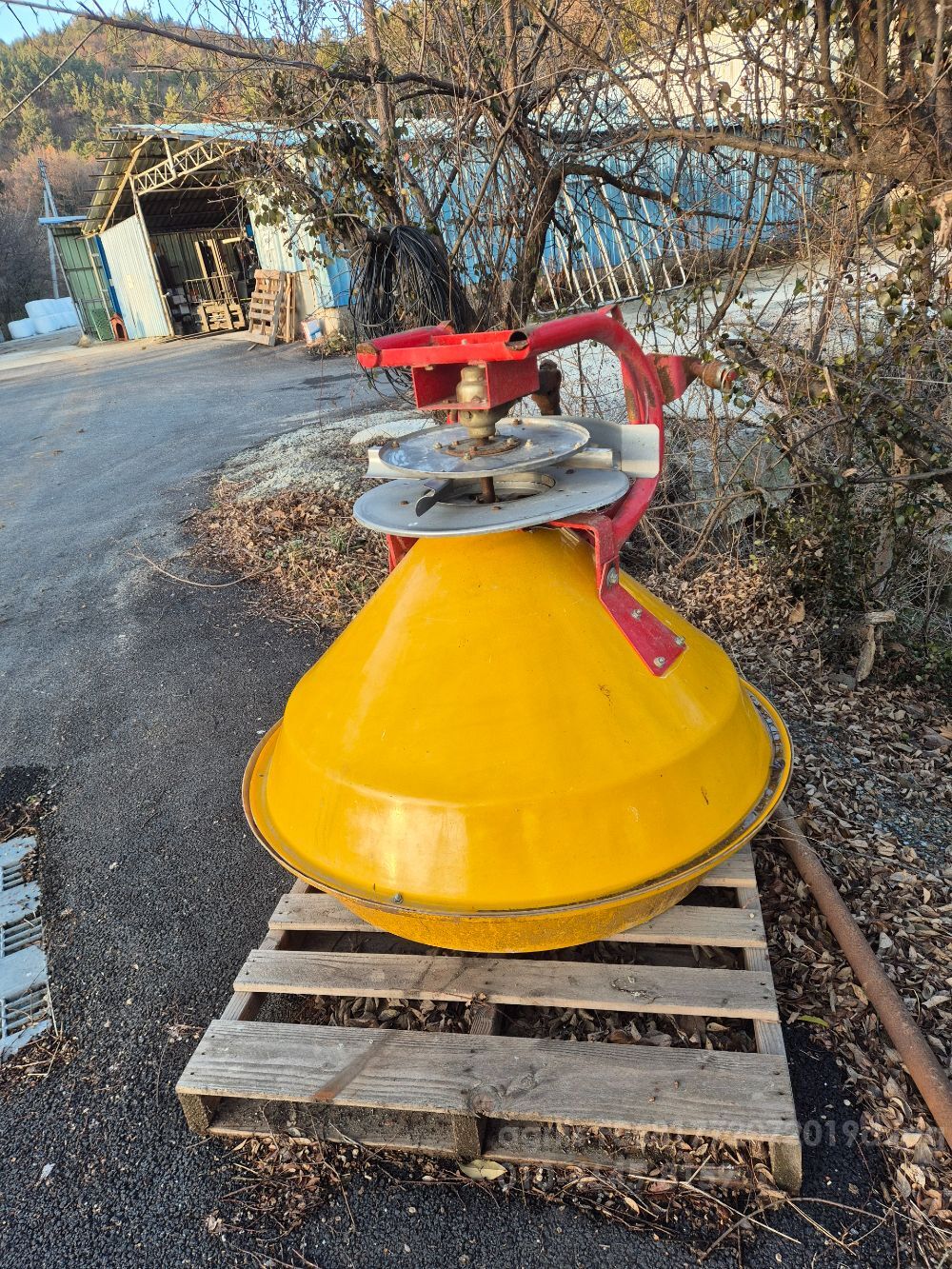  비료살포기  조인트식  뒤우측면