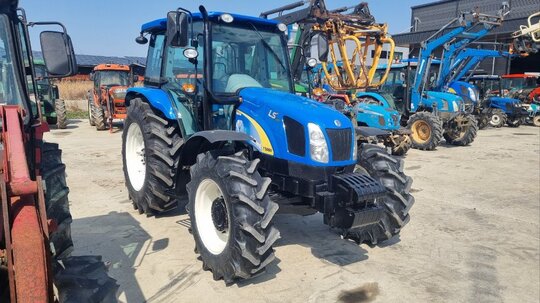 뉴홀랜드 트랙터 T5060 (105마력) 앞좌측면