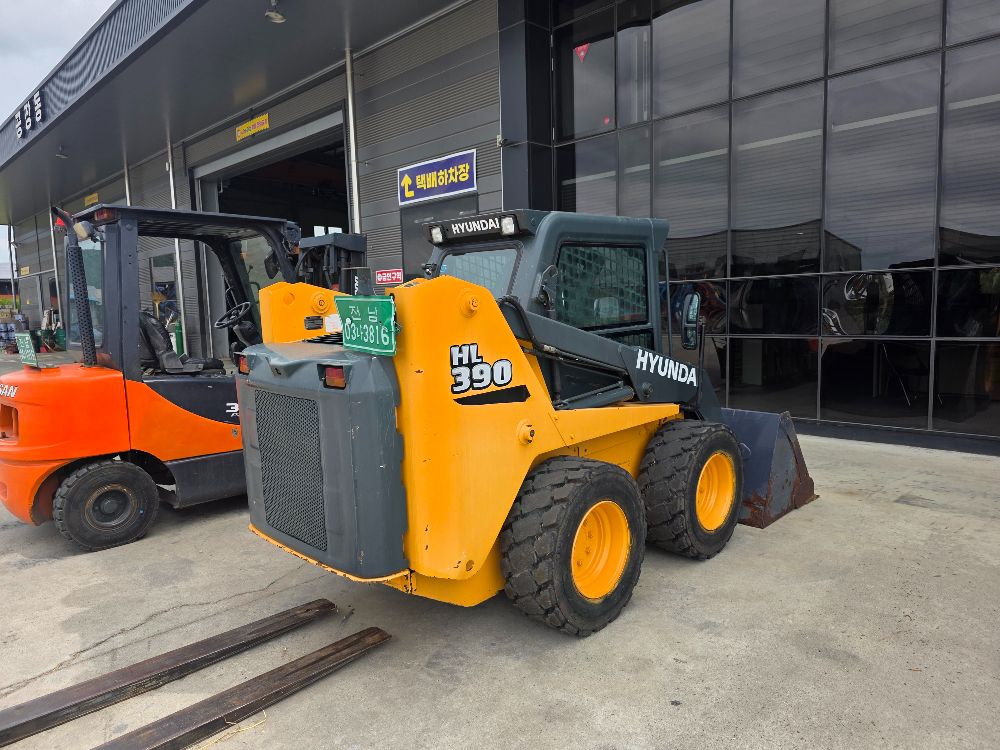  Skid steer loader 스키드로더  뒤우측면