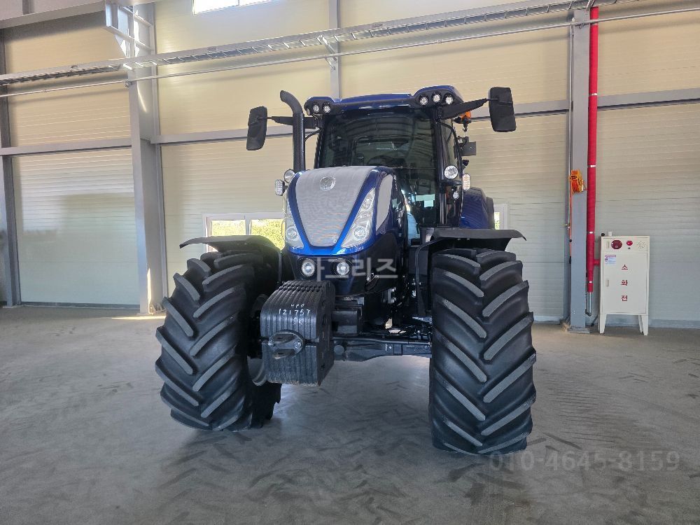 NewHolland Tractor T7.210 (165hp) 뒤우측면