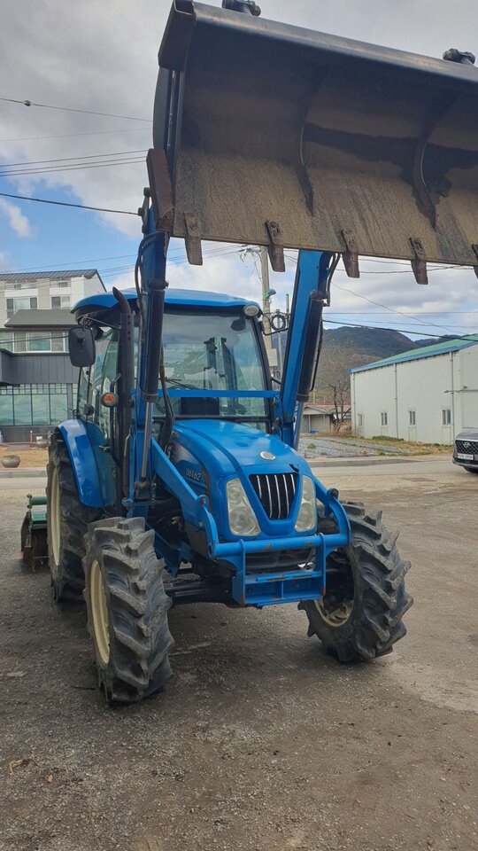 LS 트랙터 U6162 (62마력) 앞좌측면