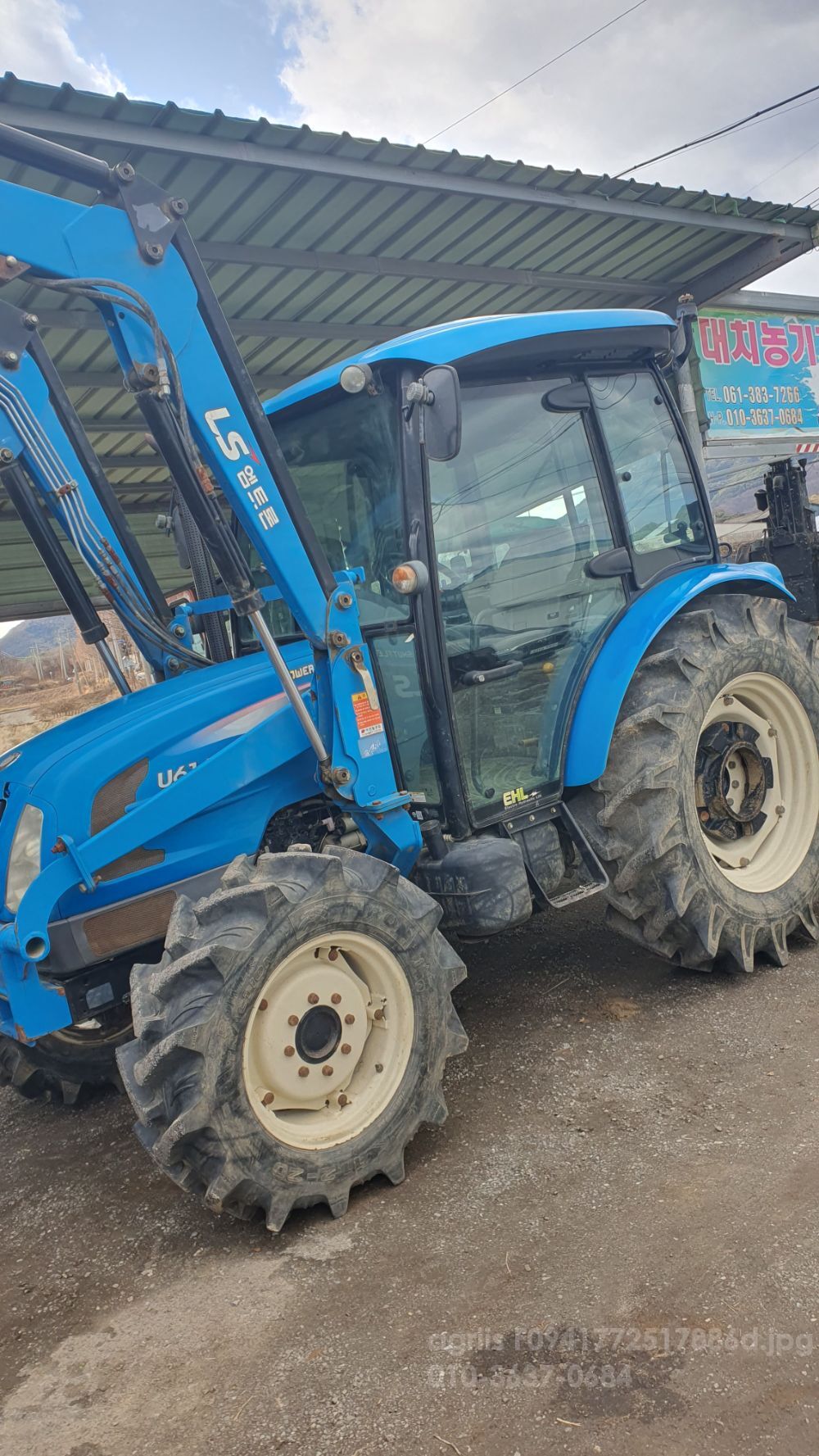 LS 트랙터 U6162 (62마력) 뒤우측면