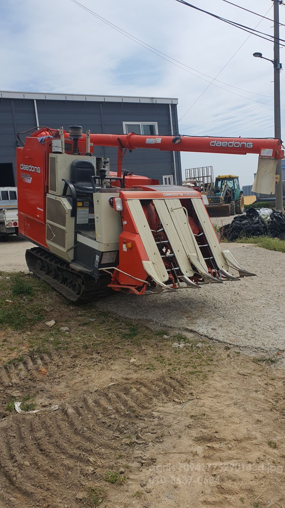 Daedong Combine Harvester DSM65 (4Rows) 뒤우측면