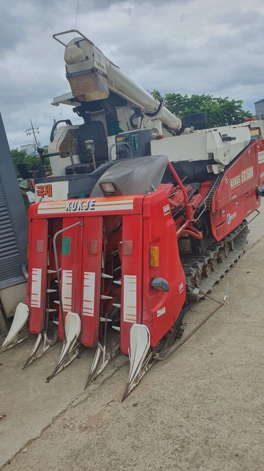 Kukje Combine Harvester EC600 (4Rows) 앞좌측면