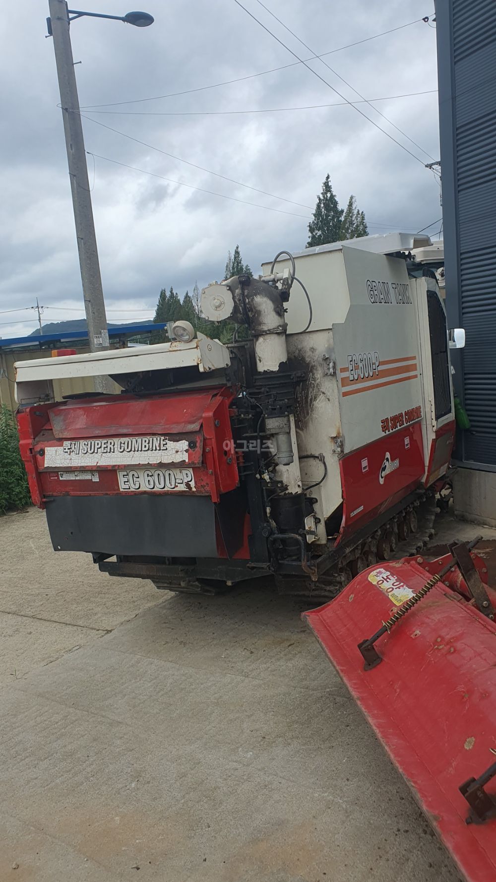 Kukje Combine Harvester EC600 (4Rows) 뒤우측면