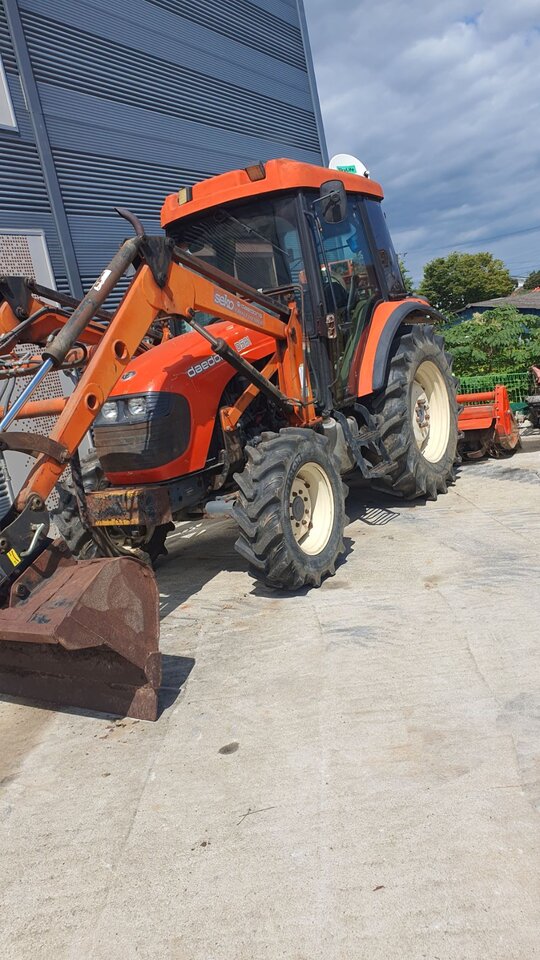 Daedong Tractor D581 (58hp) 앞좌측면