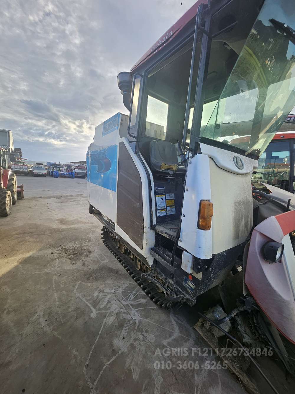 Kubota Combine Harvester WR68 (4Rows) 뒤우측면