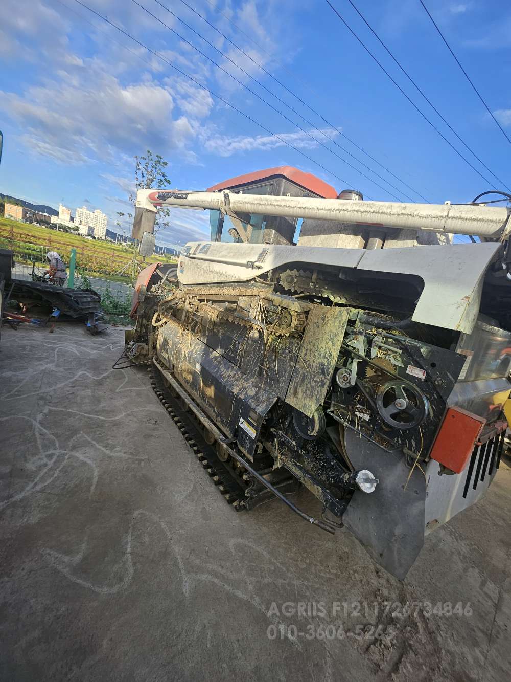 Kubota Combine Harvester WR68 (4Rows) 운전석