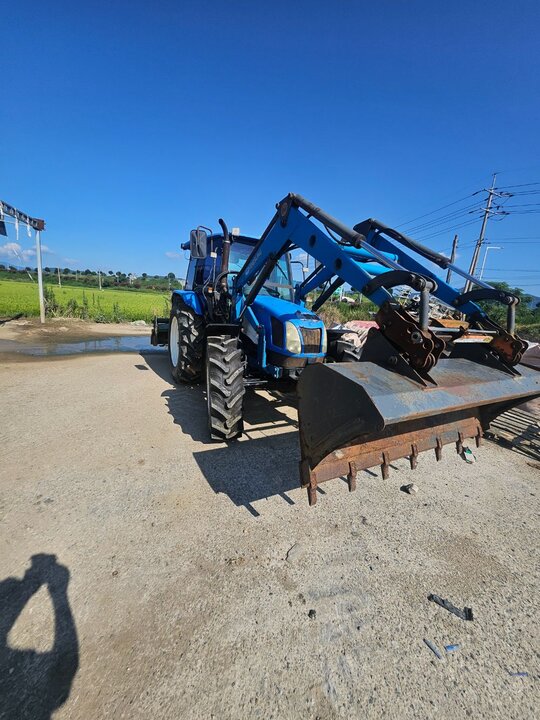 NewHolland Tractor TL90A (90hp) 앞좌측면