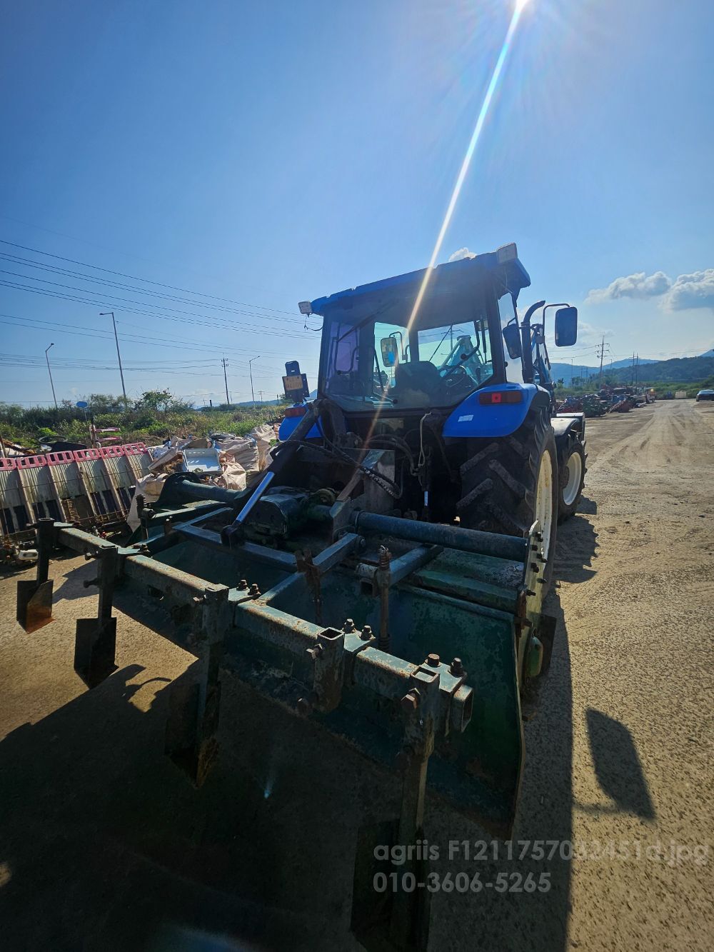 NewHolland Tractor TL90A (90hp) 뒤우측면