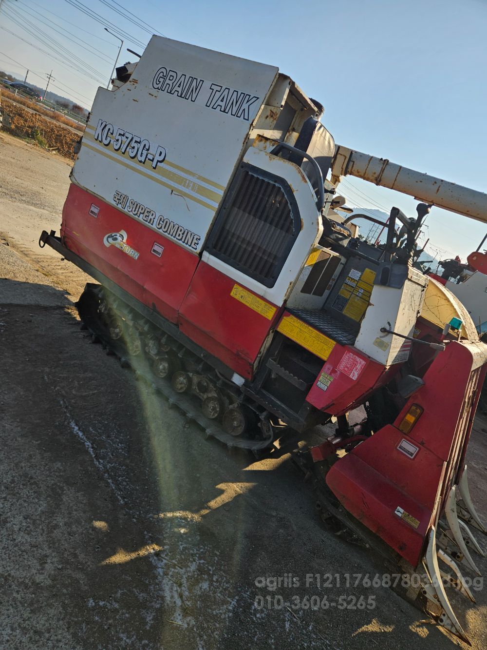 국제 콤바인 KC575 (4조식) 뒤우측면