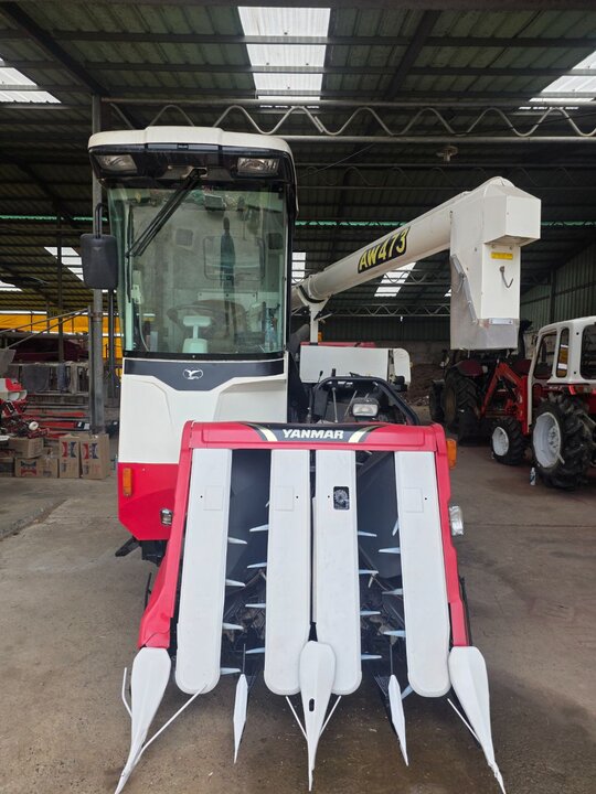 얀마 콤바인 AW473 (4조식) 앞좌측면