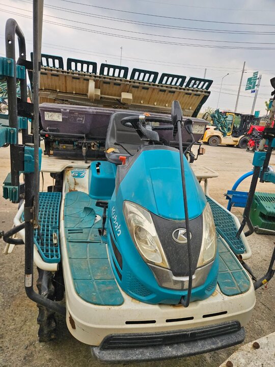 Kubota Rice transplanter KZP67F (6Rows) 앞좌측면