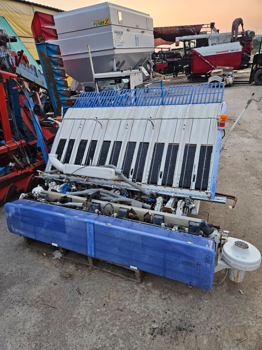 TYM Rice transplanter PZ623HGL (6Rows) 앞좌측면