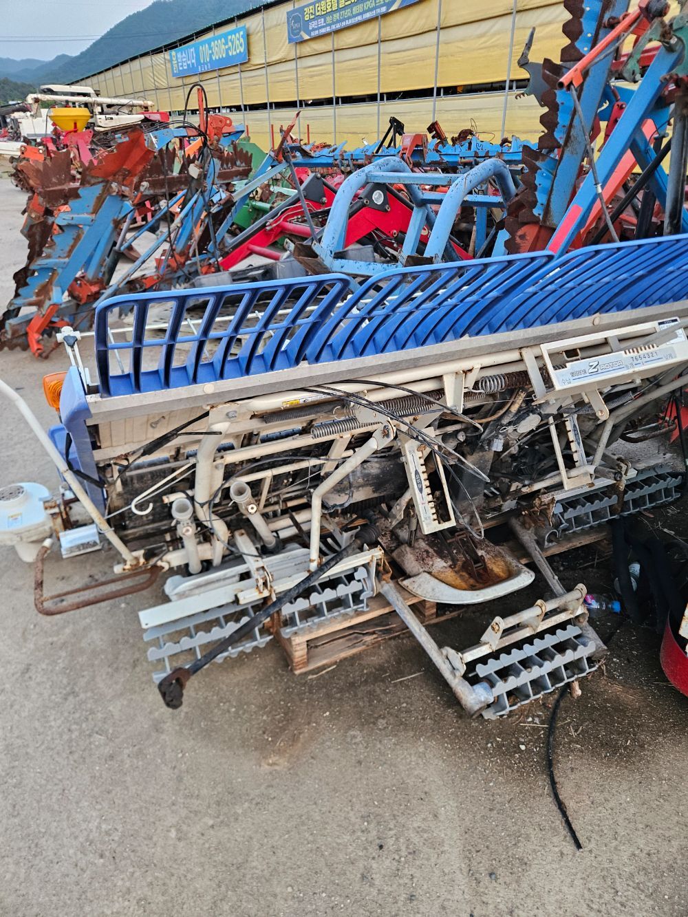 TYM Rice transplanter PZ623HGL (6Rows) 뒤우측면