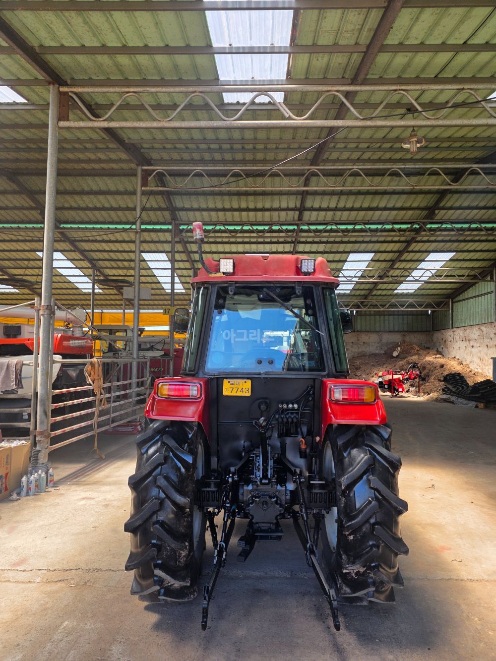 Kukje Tractor EF585 (58hp) 뒤우측면