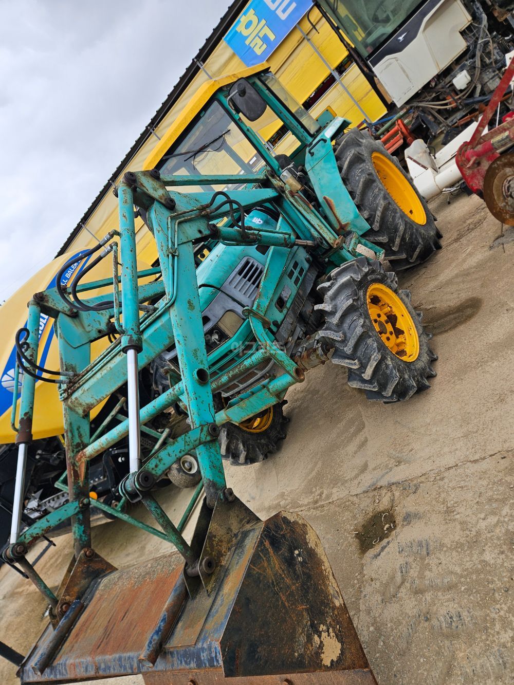대동 트랙터 D450 (45마력) 뒤우측면