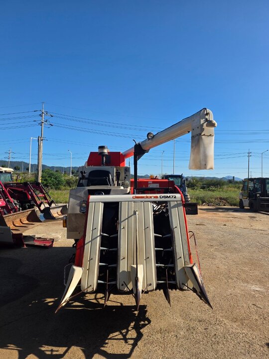 Daedong Combine Harvester DSM72 (4Rows) 앞좌측면