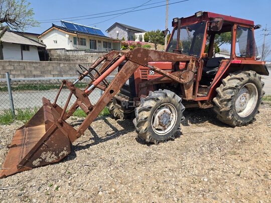 뉴홀랜드 트랙터 55-66D (55마력) 앞좌측면