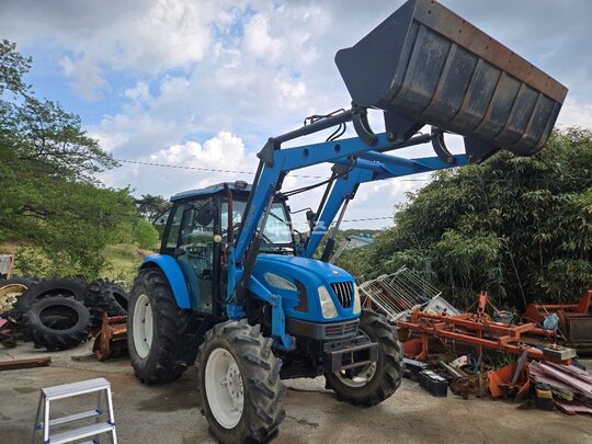 LS 트랙터 L7030 (85마력) 앞좌측면