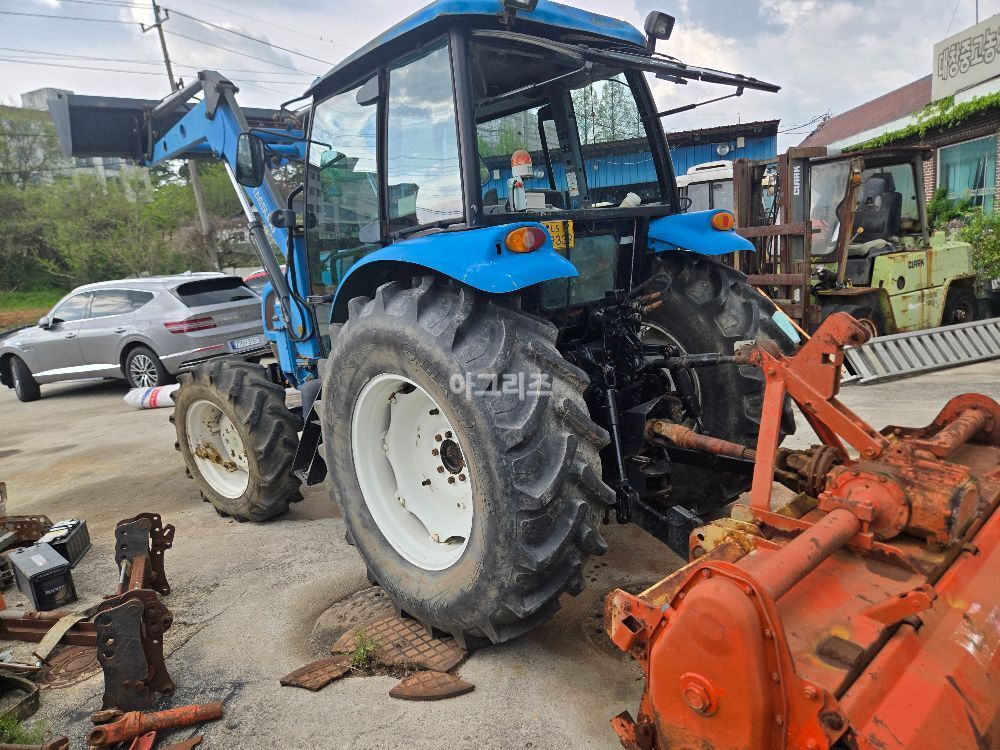 LS 트랙터 L7030 (85마력) 뒤우측면