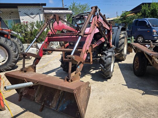 TYM 트랙터 T431 (43마력) 앞좌측면