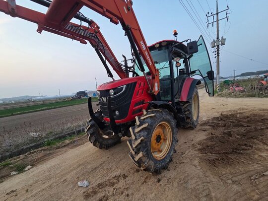Kukje Tractor KX90 (90hp) 앞좌측면