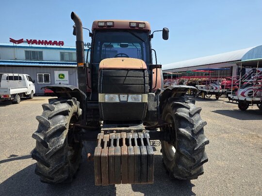 케이즈 트랙터 MX110 (110마력) 앞좌측면