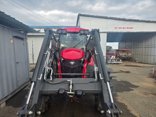 TYM Tractor TS130CP6ANB (129hp) 앞좌측면