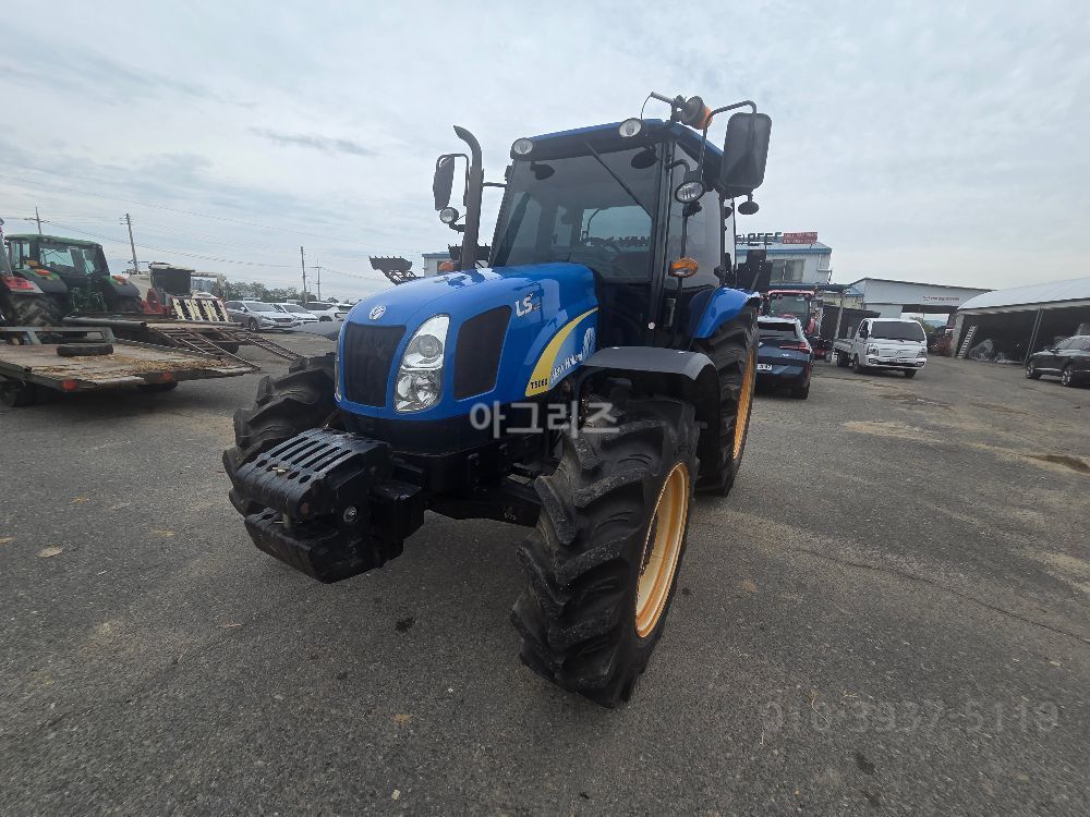 뉴홀랜드 트랙터 T5060 (105마력) 뒤우측면