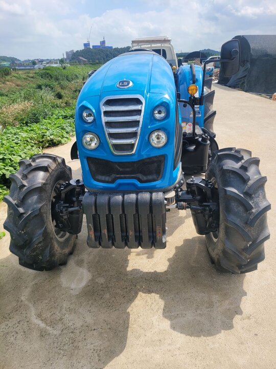 LS Tractor XR4155 (55.7hp) 앞좌측면