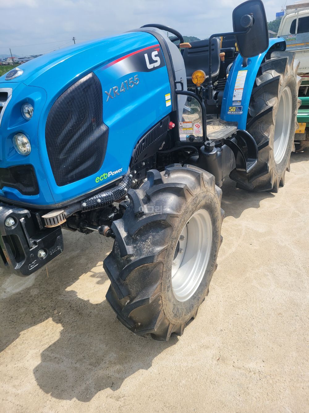 LS Tractor XR4155 (55.7hp) 뒤우측면